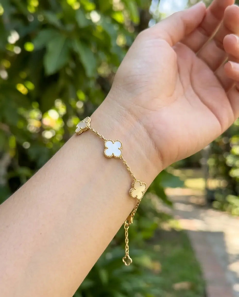 PULSERA TREBOL CREMA