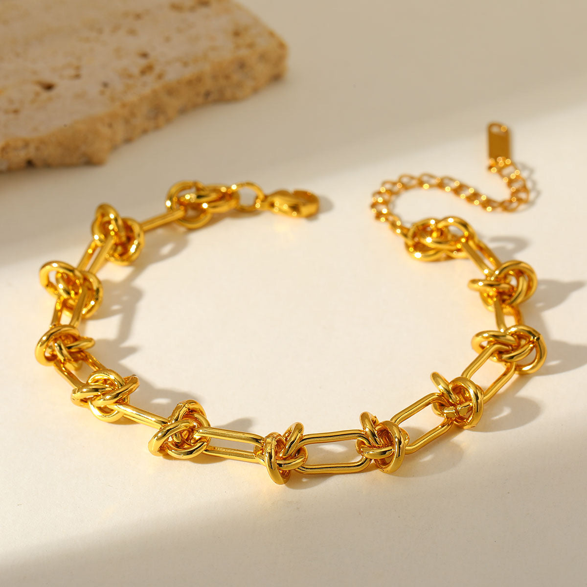 PULSERA NUDOS DORADA