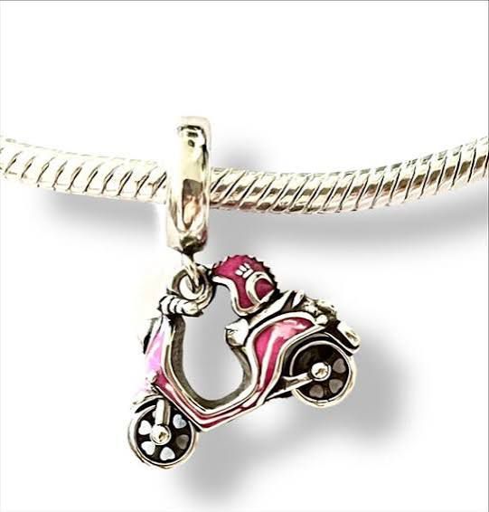 CHARM MOTO VESPA ROSA
