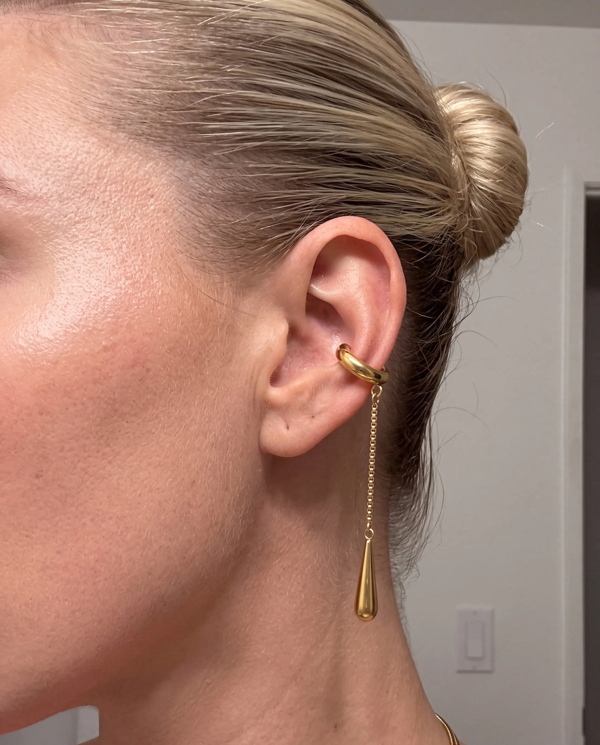 EAR CUFF GOTA DORADO