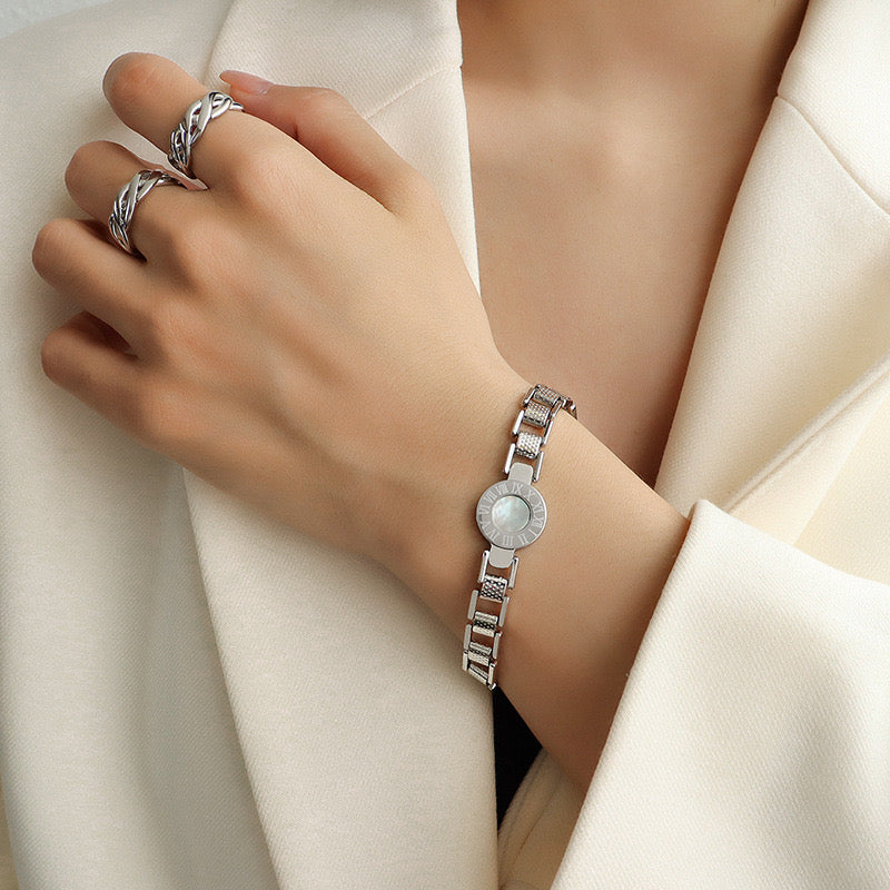 BRAZALETE TIPO RELOJ ROMANO  PLATA