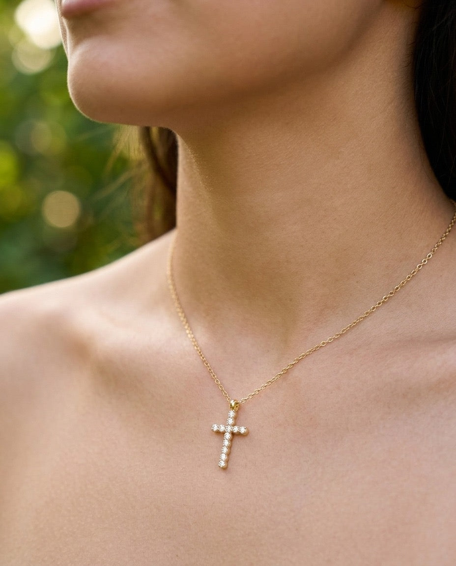 COLLAR CRUZ ZIRCONIA REDONDA DORADA