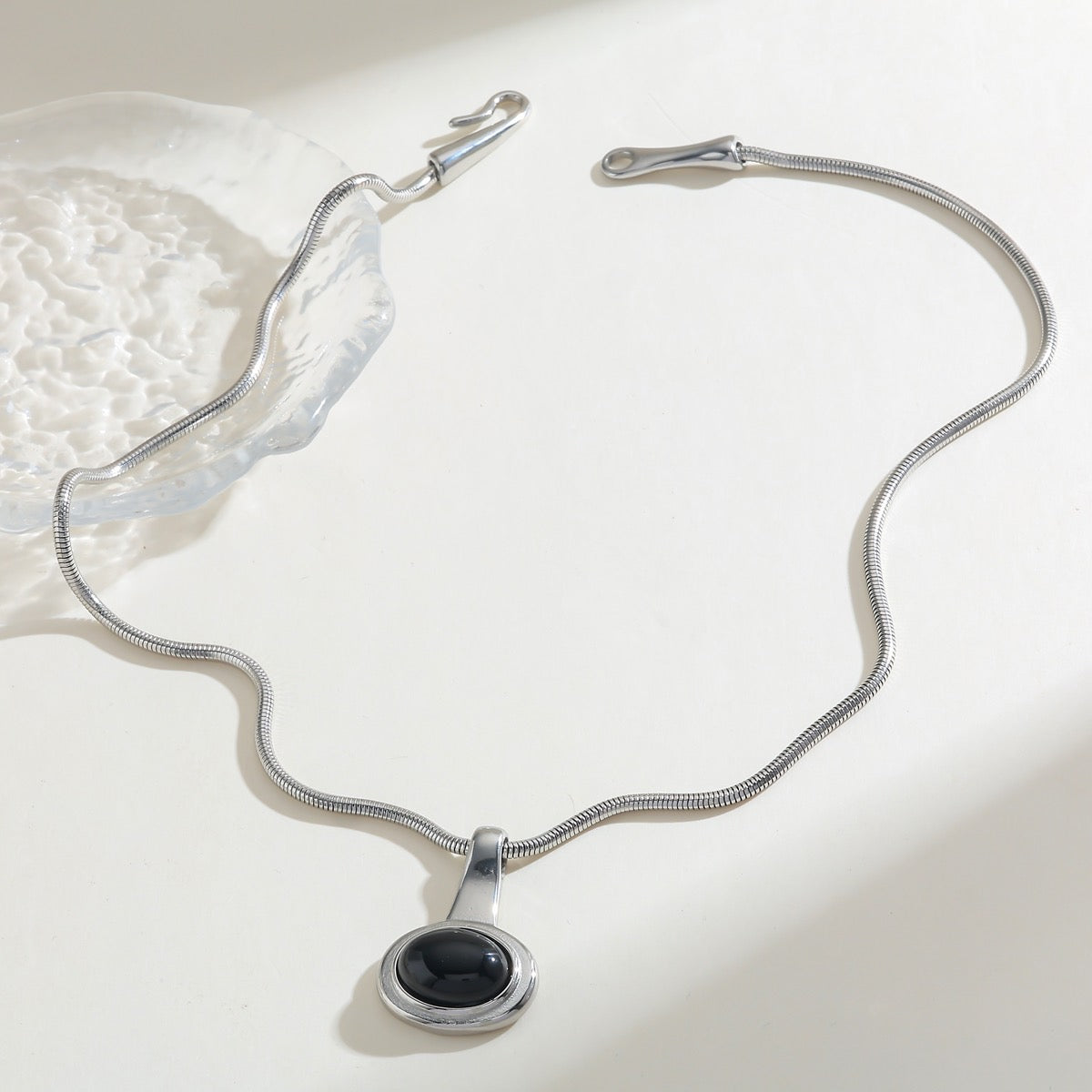 COLLAR OVALADO NEGRO