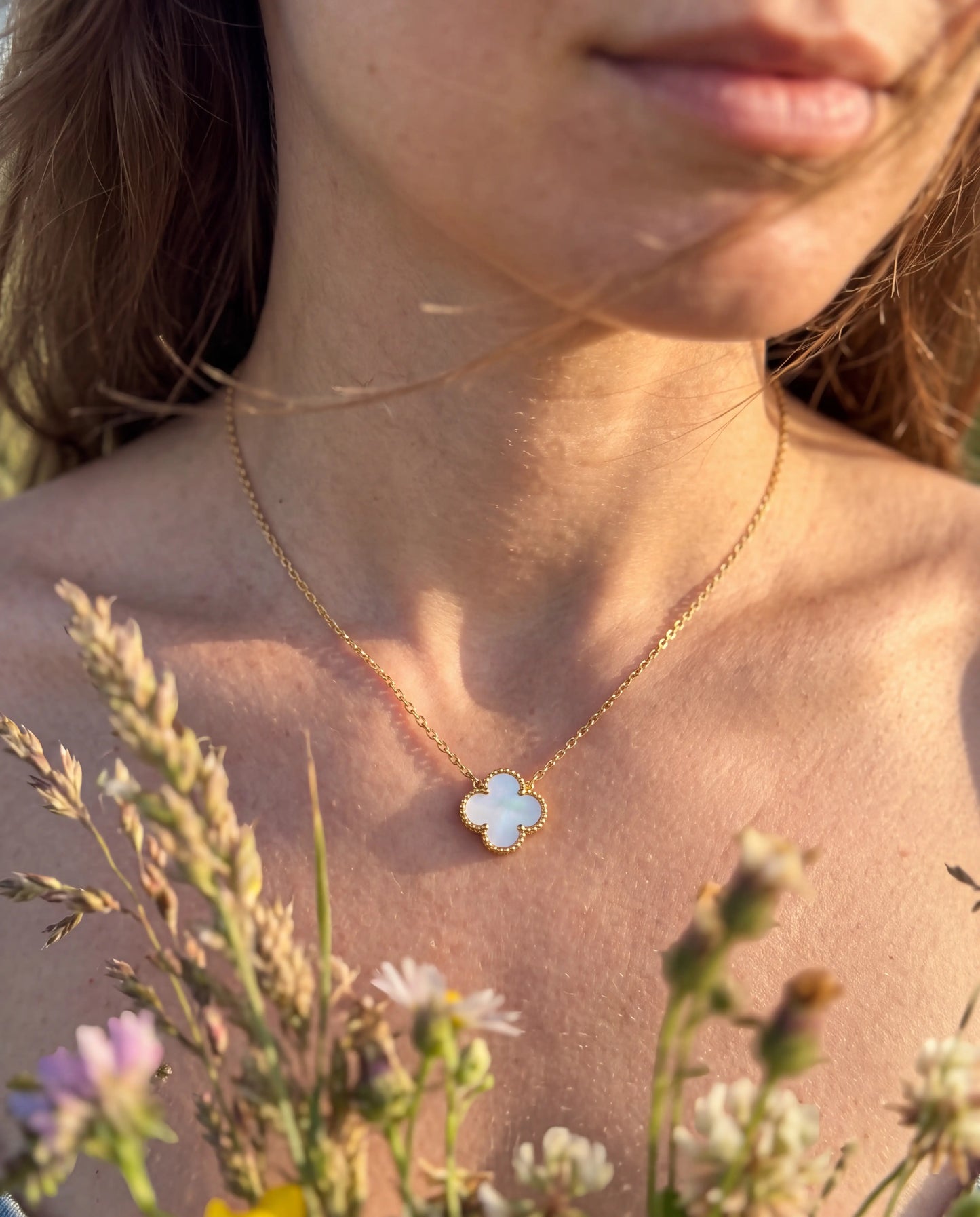 COLLAR TREBOL BLANCO