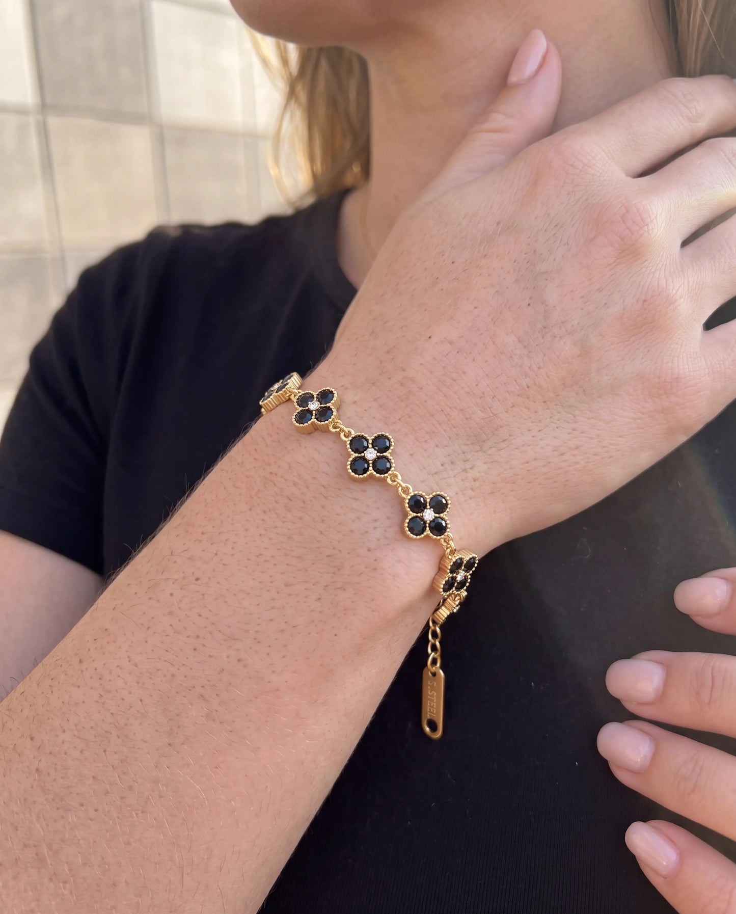 PULSERA ZIRC TREBOL NEGRO