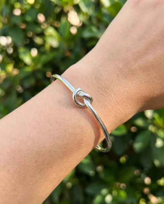 BRAZALETE NUDO PLATEADO