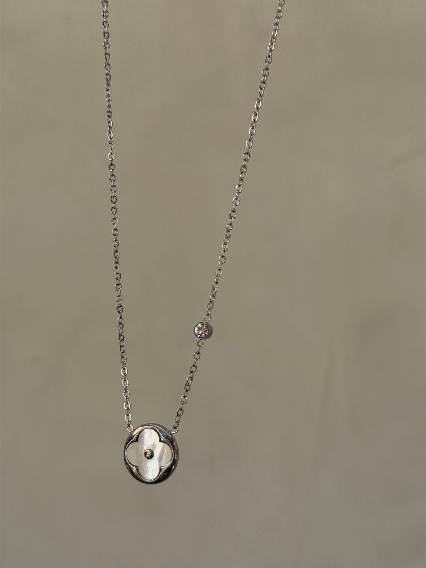 COLLAR TREBOL PERLA