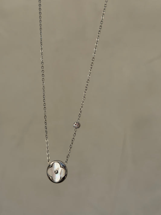 COLLAR TREBOL PERLA