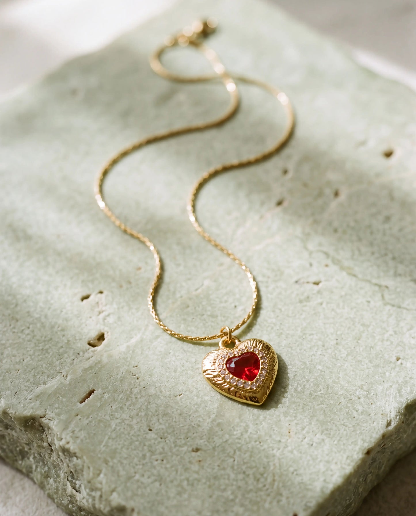 COLLAR CORAZON ROJO