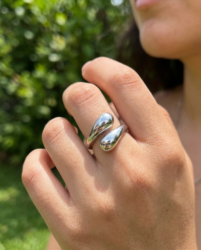 ANILLO DOS GOTAS ACERO PLATA