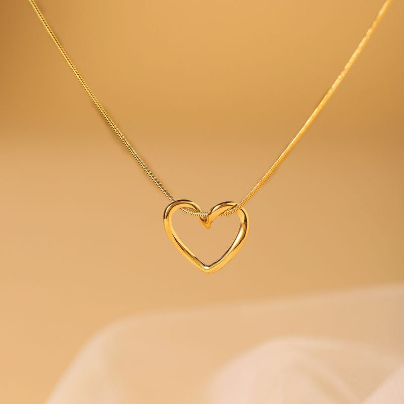 COLLAR CORAZON LISTON ACERO DORADO