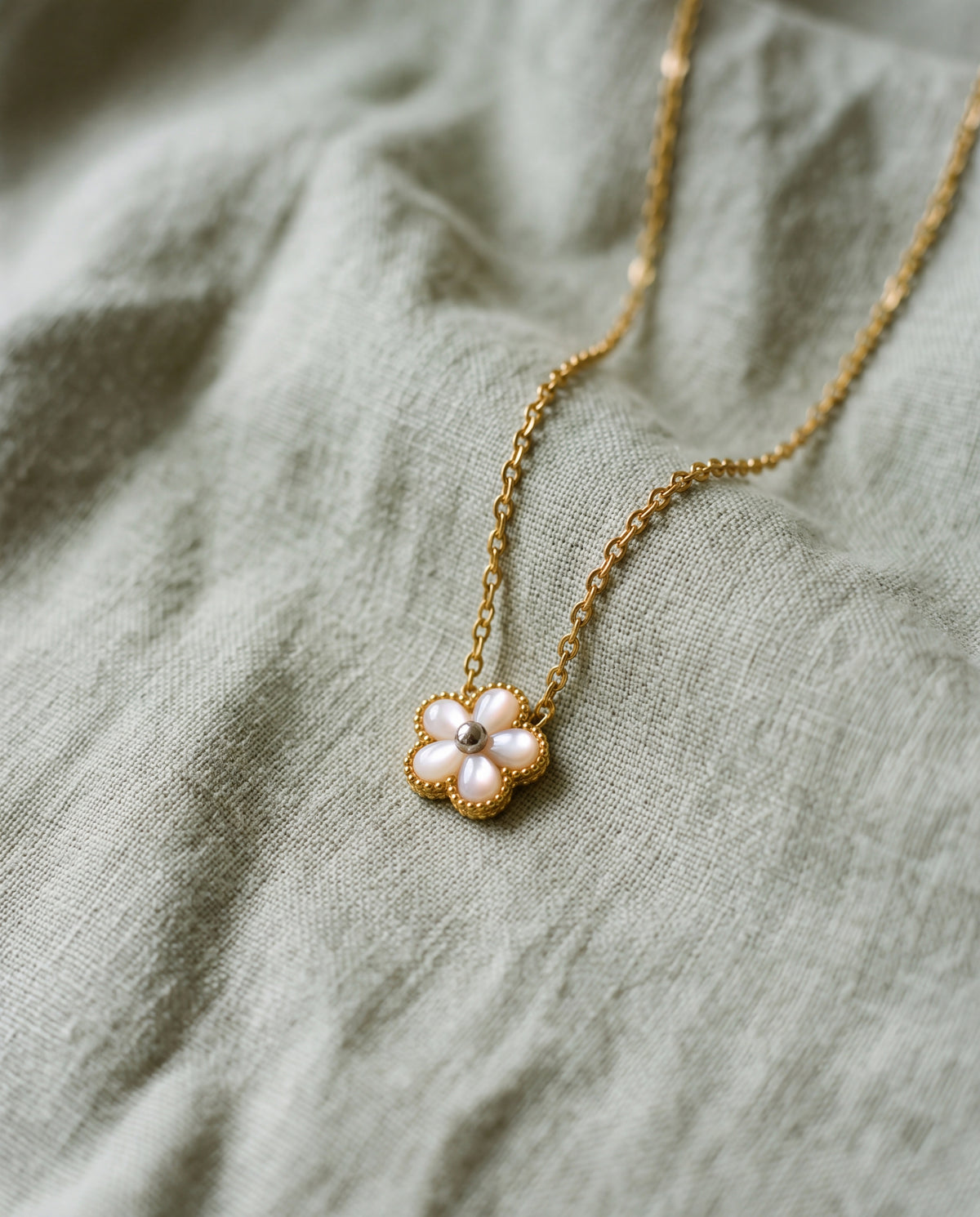 COLLAR FLOR BLANCA