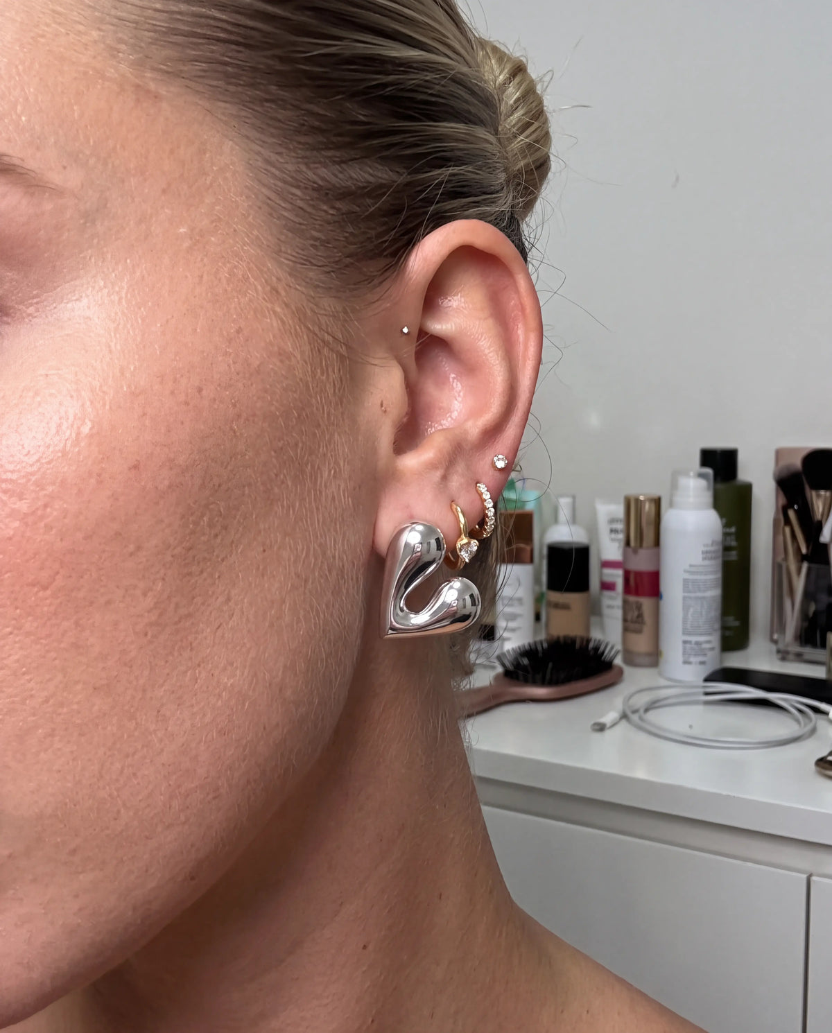 ARETES AMORA