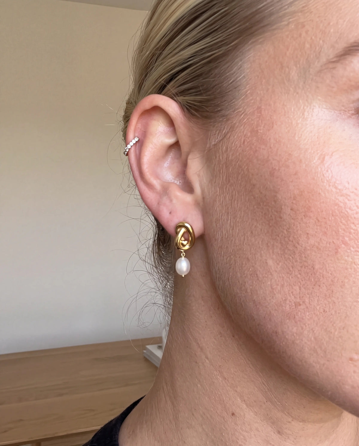 ARETES NUDO PERLA