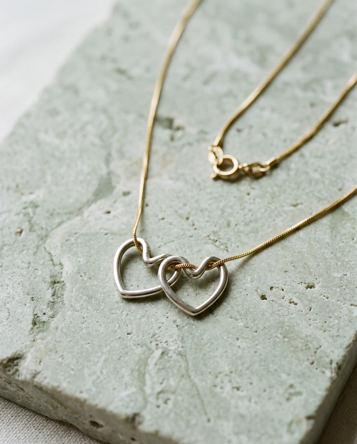 COLLAR CORAZON ENTRELAZADO